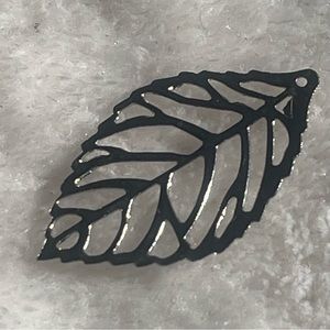 ⚡️Delicate Leaf Pendant / Bead | Silver tone (copy)